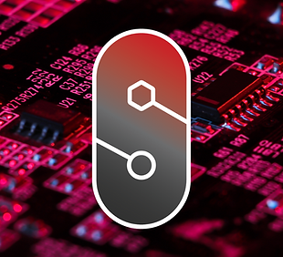 Grafica di SkillPills con un simbolo a forma di capsula su uno sfondo di circuiti elettronici illuminati di rosso.
